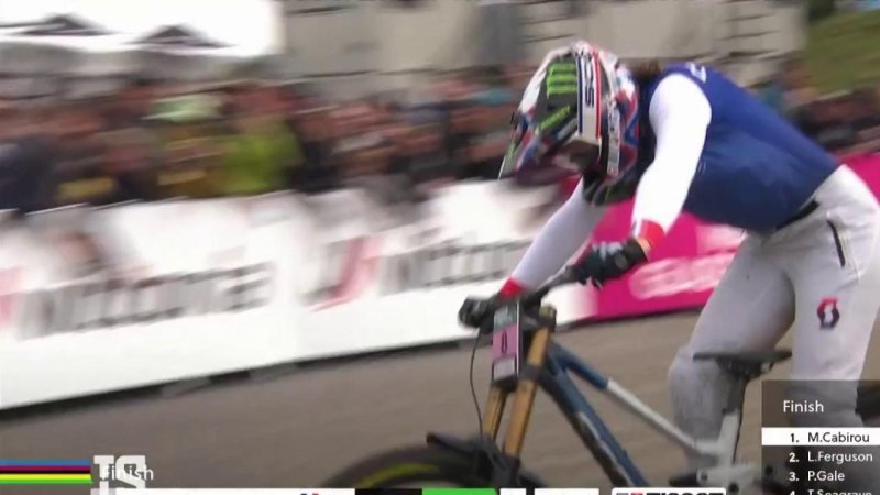 VIDEO VTT descente une belle médaille de bronze pour Marine Cabirou