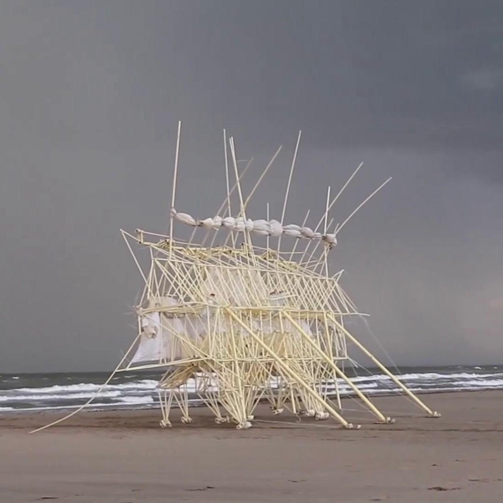 Theo Jansen, l'artiste qui réalise d'incroyables sculptures avec… du vent  (vidéo)
