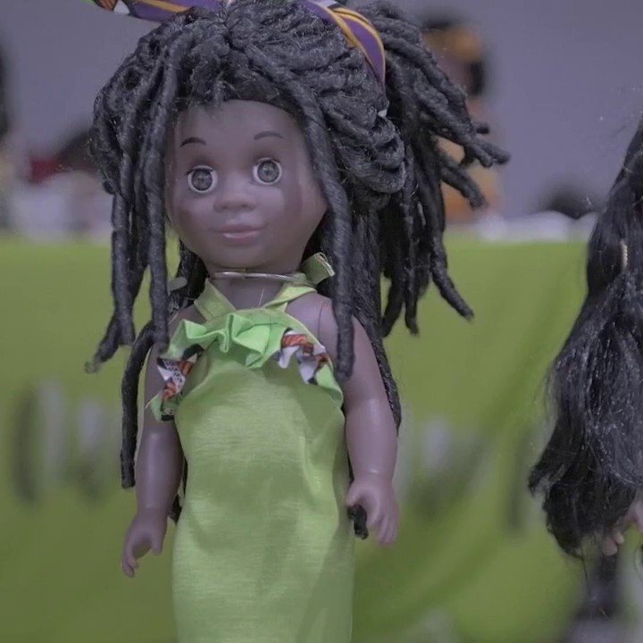 Des poupées noires pour transmettre l'amour du physique caribéen -  Outre-mer la 1ère