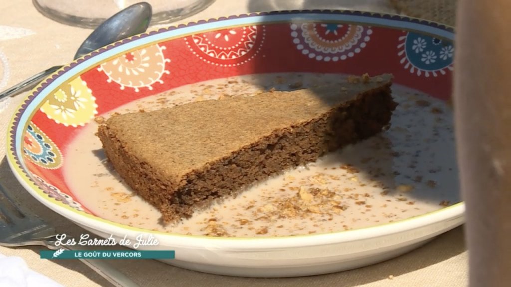 Gateau Moelleux A La Farine De Noix De Severine Extrait Les Carnets De Julie En Streaming France Tv