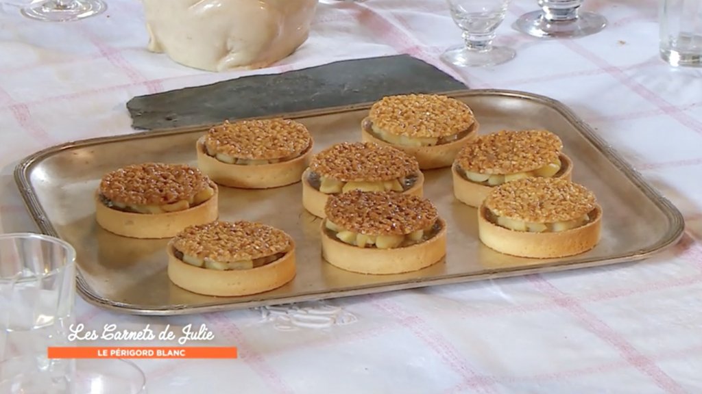 Clafoutis Aux Noix Du Perigord De Frederic Extrait Les Carnets De Julie En Streaming France Tv