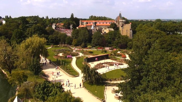 Dans Les Coulisses Du Puy Du Fou Extrait Meteo A La Carte En Streaming France Tv