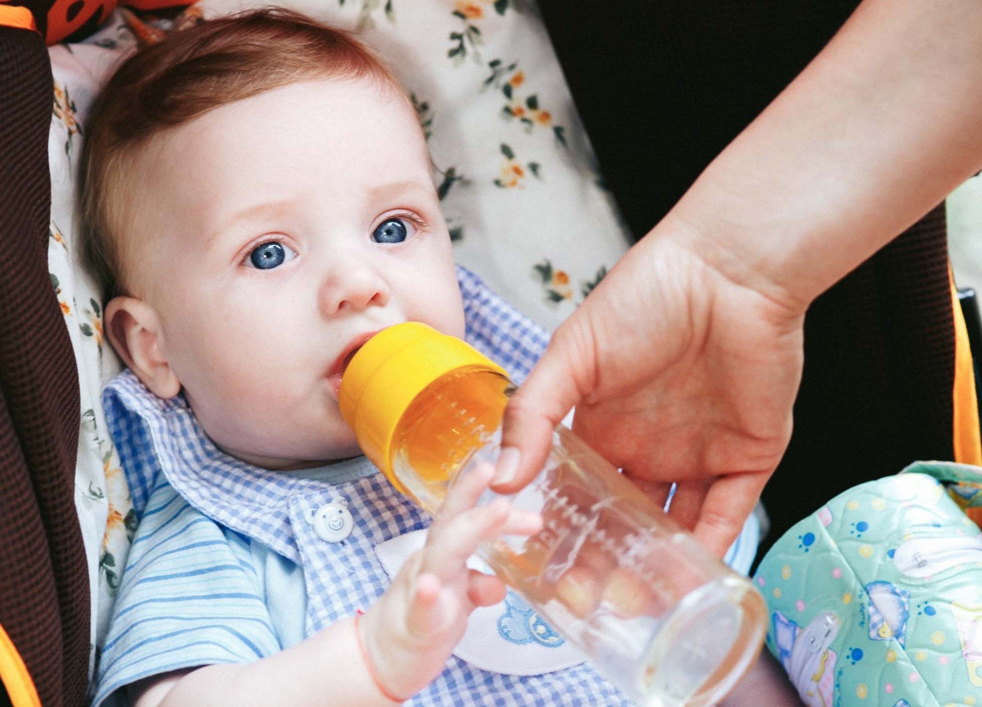 Les bébés peuvent-ils boire du lait froid ? –