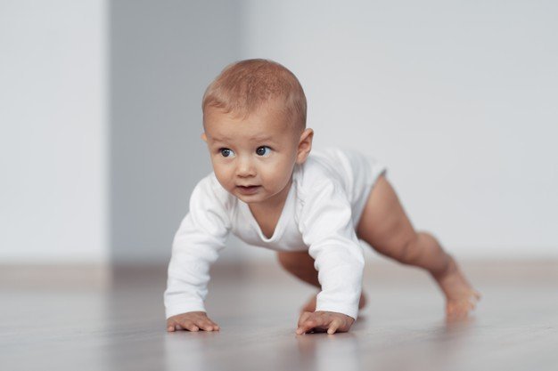 Un enfant qui ne parle pas et ne marche pas seul