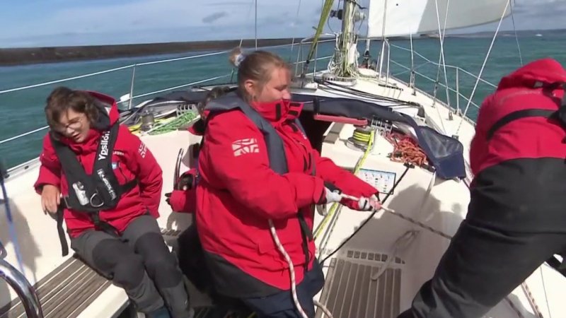 Le Magazine De La Sante La Voile Pour Surmonter Le Handicap Mental En Streaming Replay France 5 France Tv