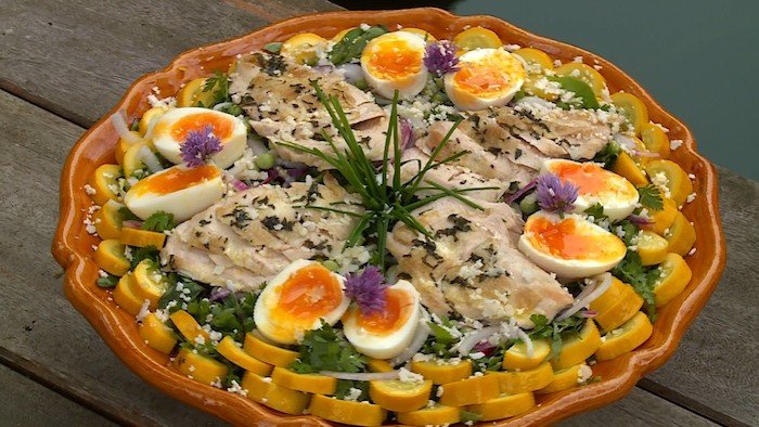 Recette Salade De Poulet Extrait Meteo A La Carte En Streaming France Tv