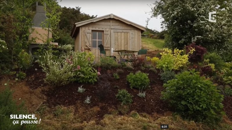 Pas De Panique Creer Un Coin Barbecue Et Habiller Une Cabane De Jardin Extrait Silence Ca Pousse En Streaming France Tv