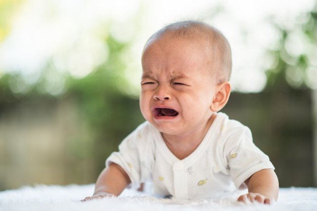 Pleurs de bébé : quelles sont les causes ? - Sciences et Avenir