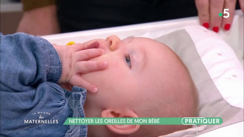 Nettoyer Les Oreilles De Mon Bebe Extrait La Maison Des Maternelles En Streaming France Tv