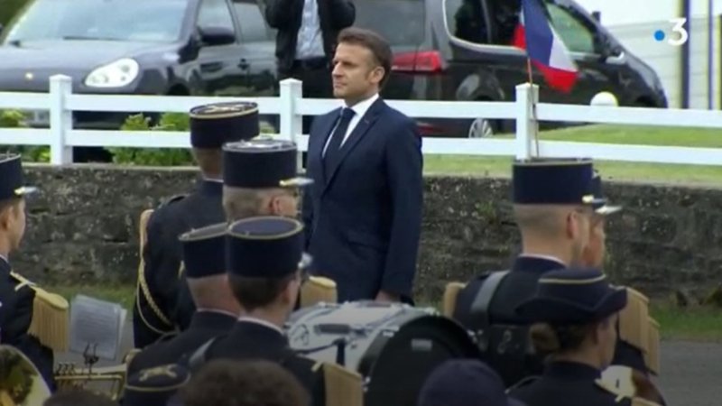 Emmanuel Macron à Plumelec pour la cérémonie en honneur à la Résistance - vidéo undefined - france.tv